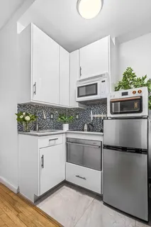 $400,000 | 335 West 21st Street, Unit 3RE | Chelsea