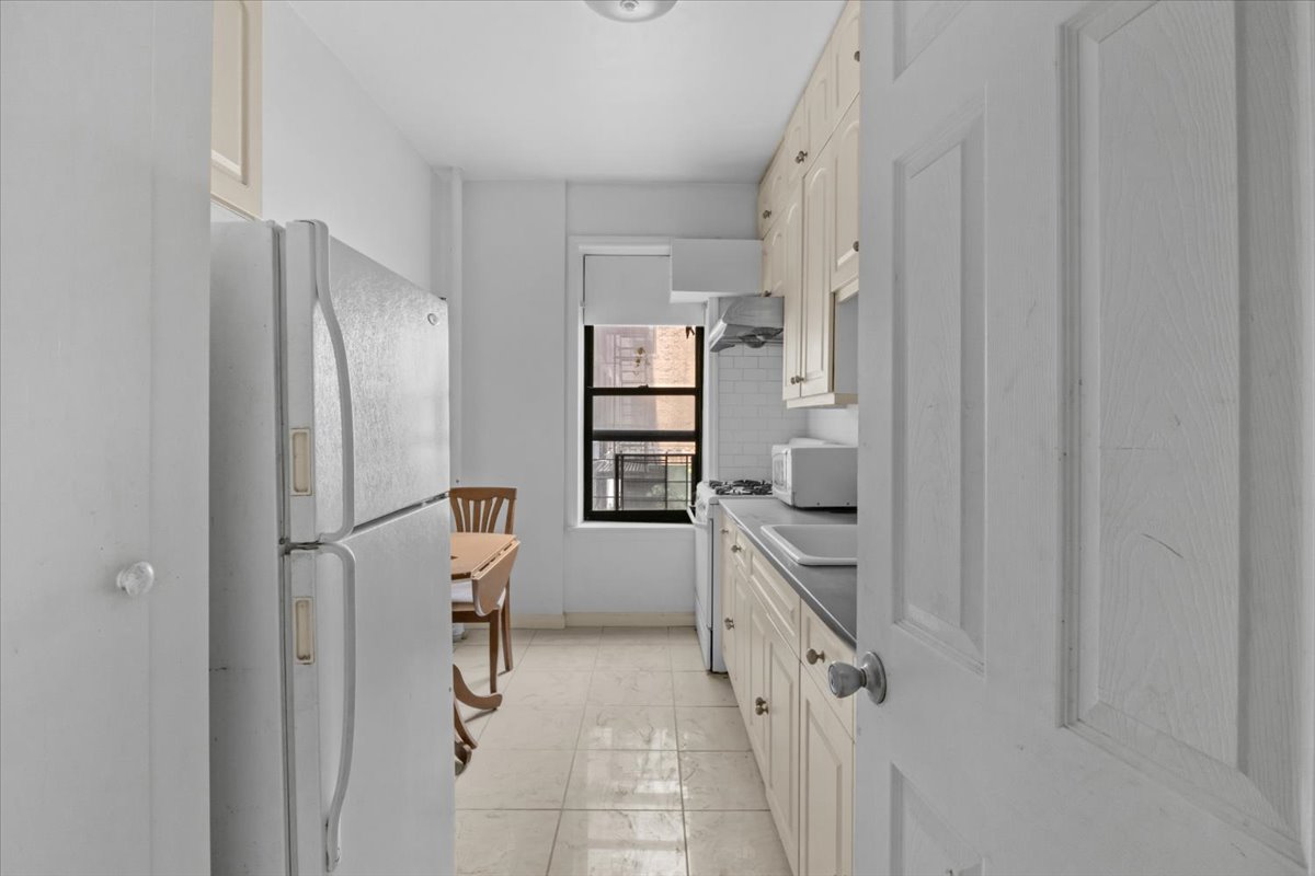 7101 Colonial Road, Unit R2F Brooklyn, NY 11209 - Photo 4 of 11