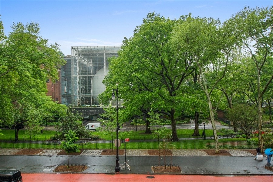 15 West 81st Street, Unit 2D Manhattan, NY 10024 - Photo 30 of 31 a view of a building with garden