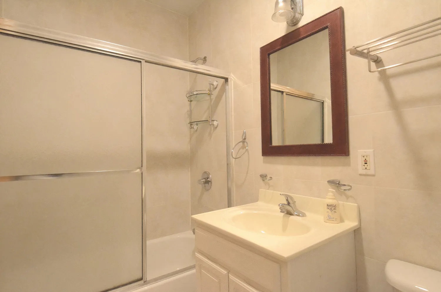 $4,000 | 11-51 44th Drive, Unit 1 | Long Island City