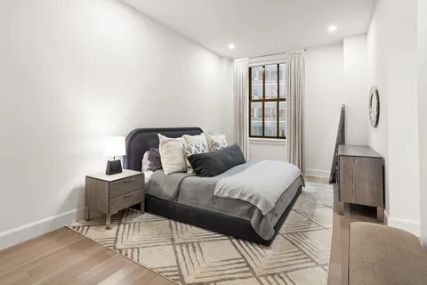 $1,950,000 | 100 Barclay Street, Unit 17J | TriBeCa