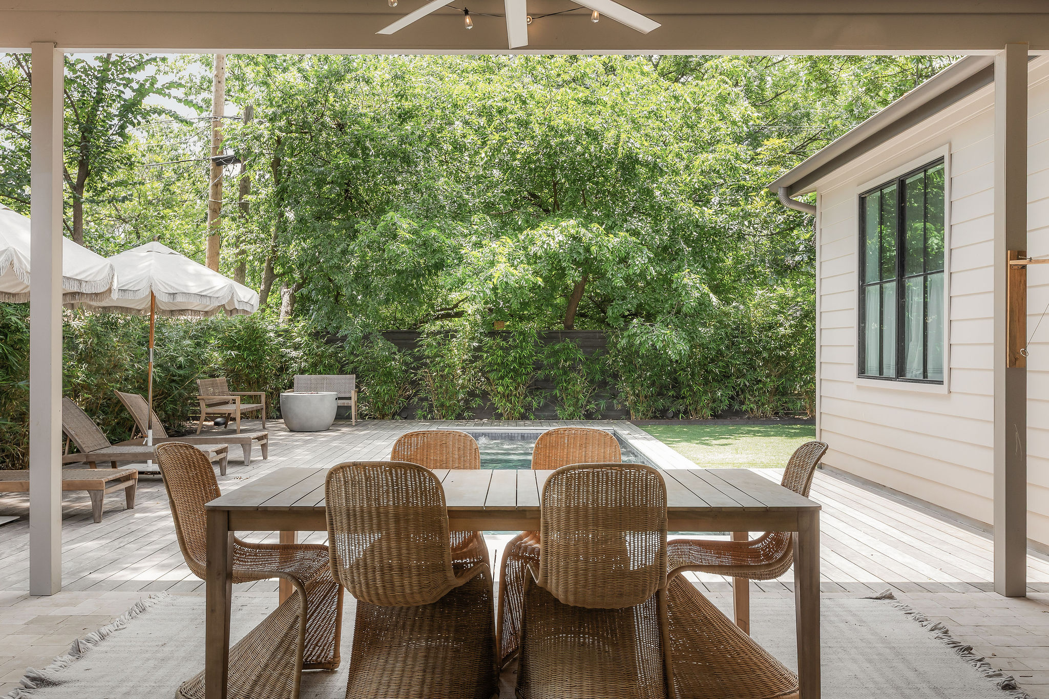 4700 Clawson Road Austin, TX 78745 - Photo 23 of 26 a view of a dining table and chairs in the patio