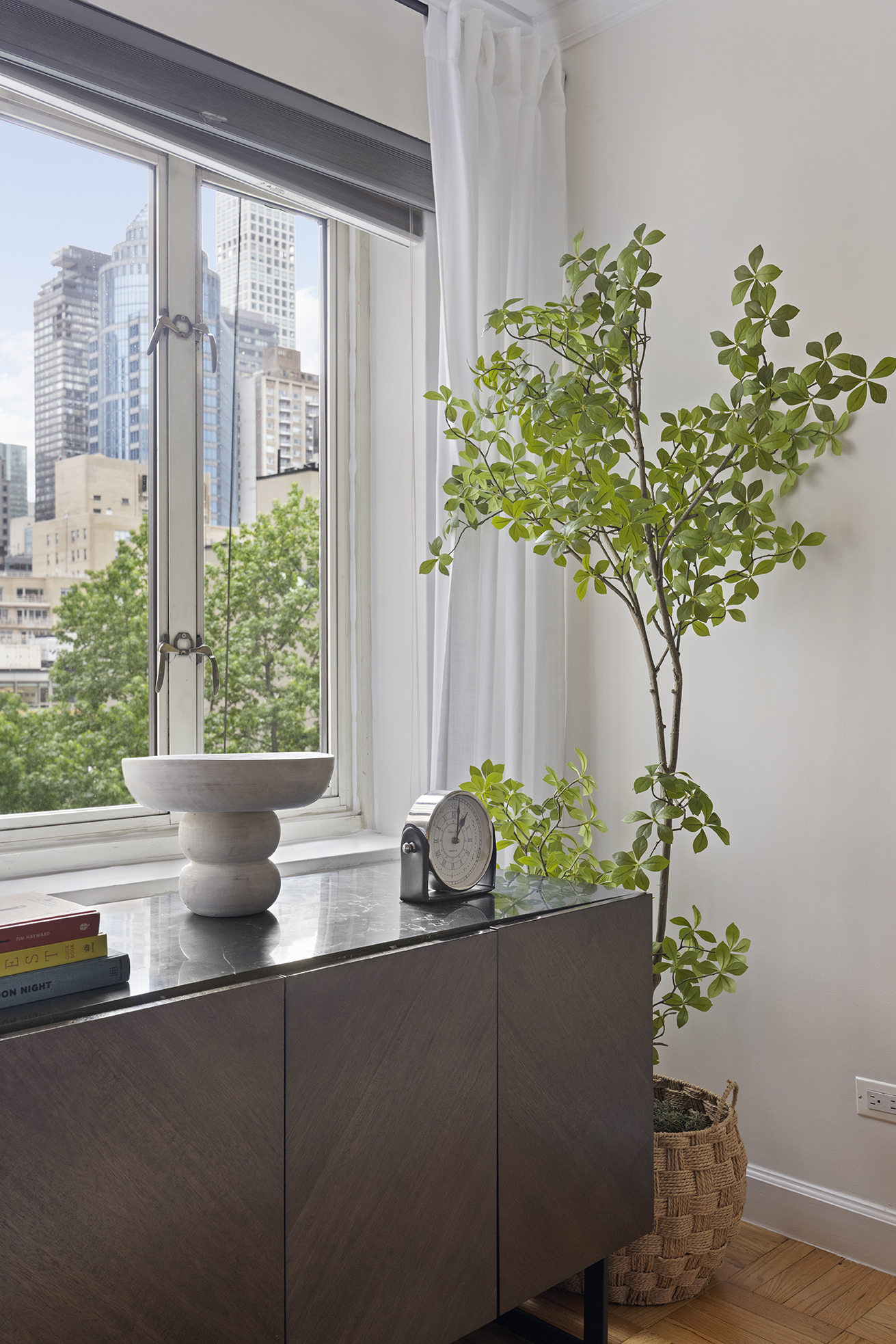 166 East 63rd Street, Unit 8L Manhattan, NY 10065 - Photo 3 of 10