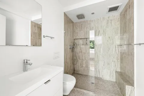 $2,750,000 | 860 5th Avenue, Unit 3H | Lenox Hill