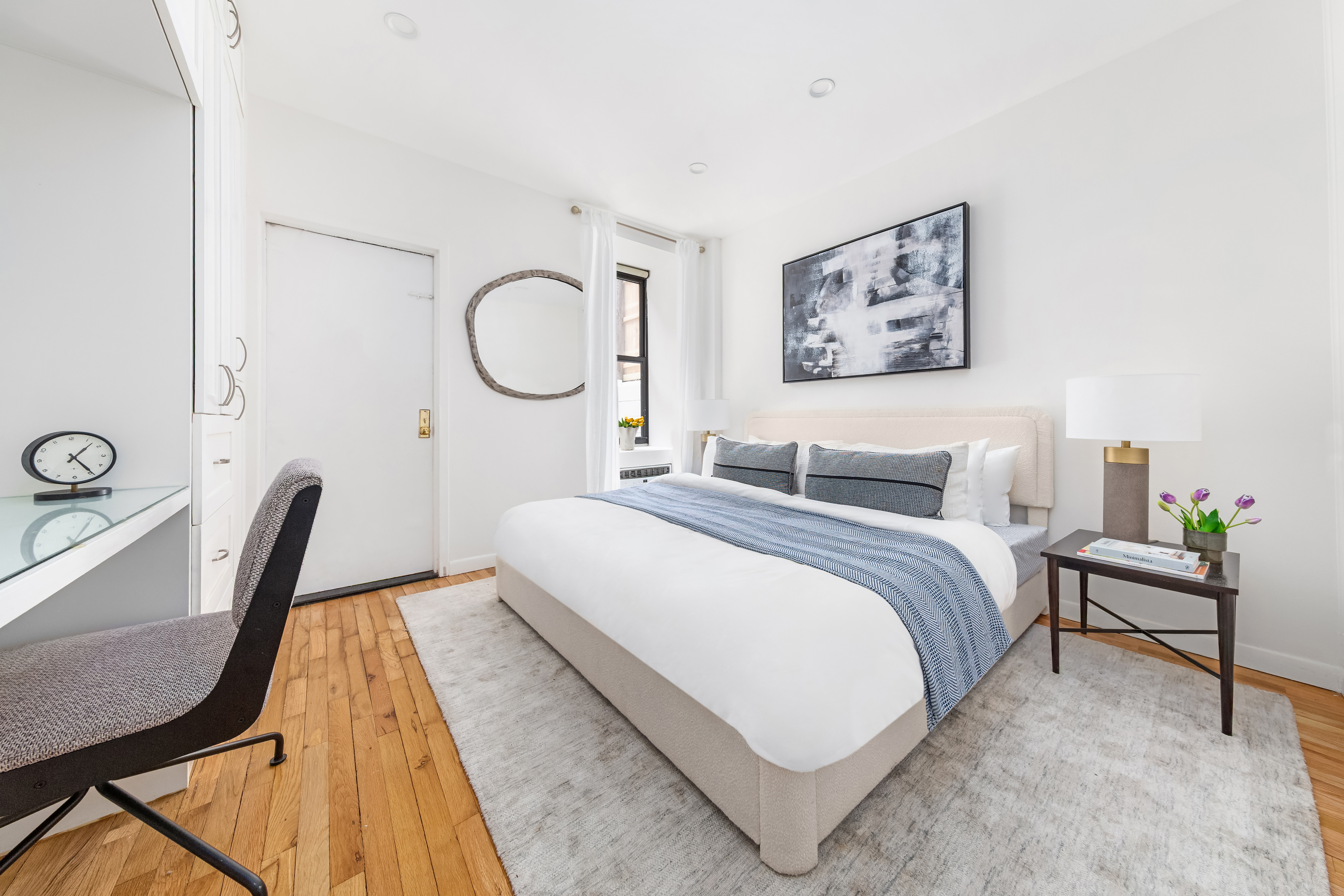 170 East 92nd Street, Unit 1D Manhattan, NY 10128 - Photo 7 of 12 a bedroom with a bed and a potted plant