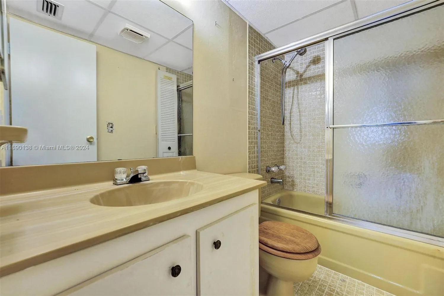 $1,375 | 1030 Country Club Drive, Unit 405, Margate, FL 33063