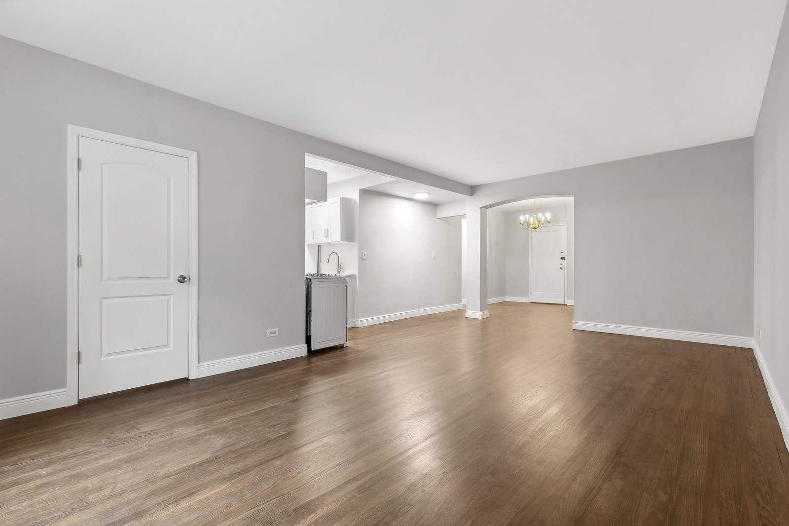 525 East 89th Street, Unit 2L Manhattan, NY 10128 - Photo 5 of 13 a view of an empty room with wooden floor