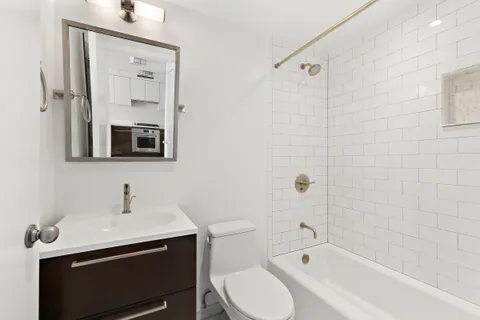 $1,995,000 | 270 West 17th Street, Unit 11BC | Chelsea