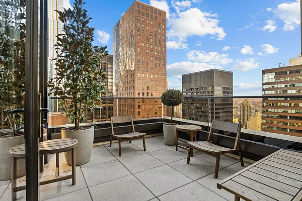 135 East 47th Street, Unit 16F Manhattan, NY 10017 - Photo 12 of 13