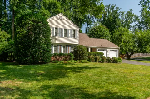 $1,050,000 | 9606 Whitecedar Court, Vienna, VA 22181