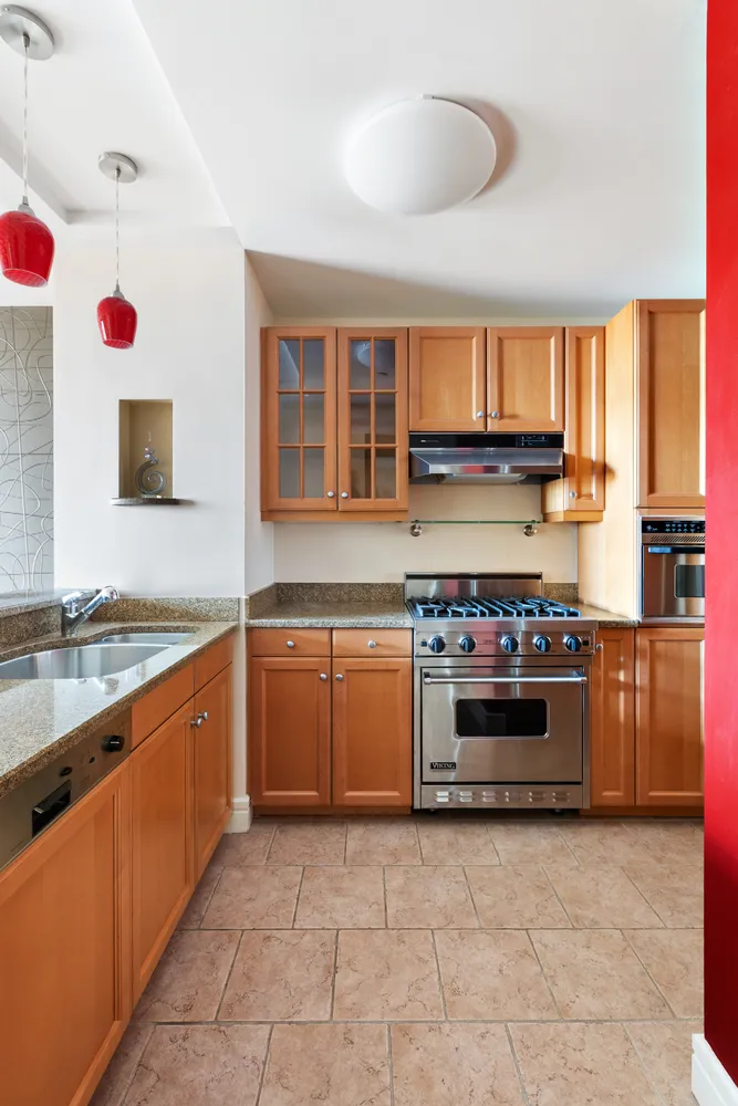 $999,000 | 10 West Street, Unit 27B | Battery Park City