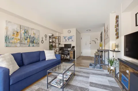 $3,800 | 153 East 57th Street, Unit 17B | Midtown East