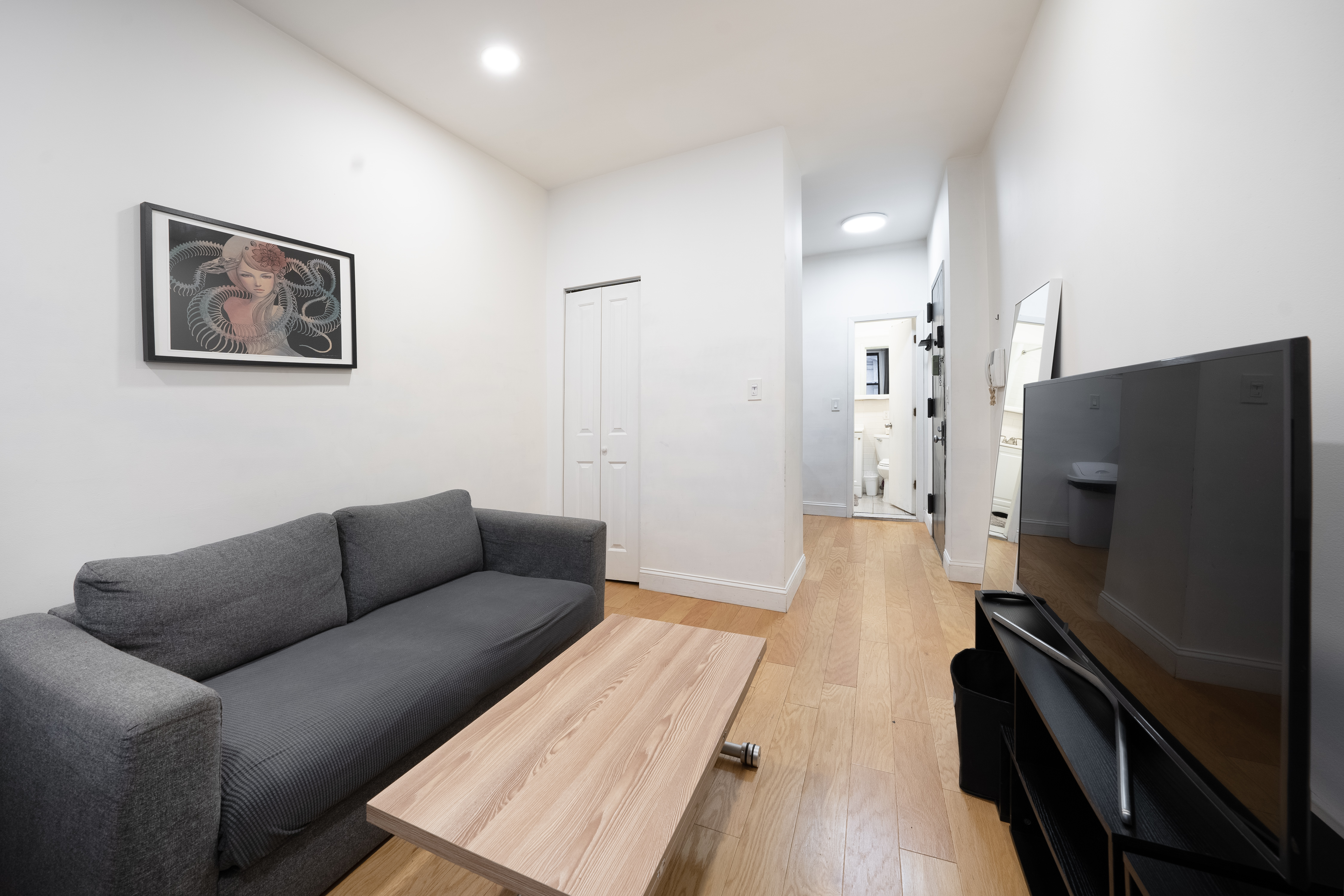 237 East 88th Street, Unit 104 Manhattan, NY 10128 - Photo 3 of 8