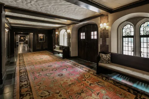 $425,000 | 333 East 43rd Street, Unit 909 | Midtown East