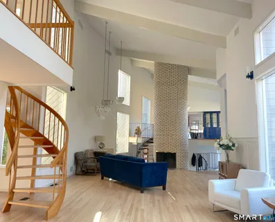 $2,095,000 | 2177 Cross Highway, Fairfield, CT 06824