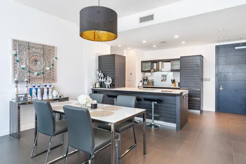 $975,000 | 200 Biscayne Blvd Way, Unit 4812, Miami, FL 33131