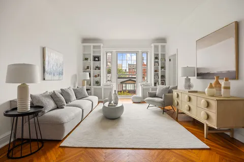 $1,295,000 | 76 Remsen Street, Unit 6B | Brooklyn Heights