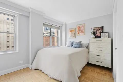 $410,000 | 150 East 61st Street, Unit 8K | Lenox Hill