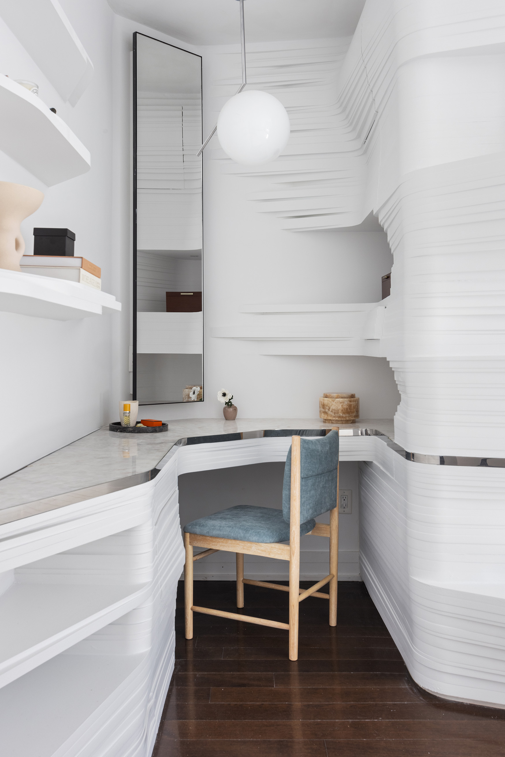 5 Franklin Place, Unit 9D Manhattan, NY 10013 - Photo 9 of 20 a room with a table and chairs