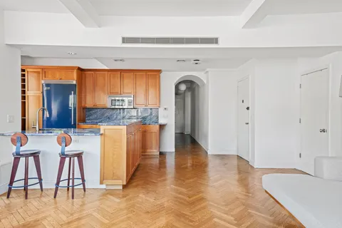 $2,600,000 | 177 East 77th Street, Unit PHC | Upper East Side