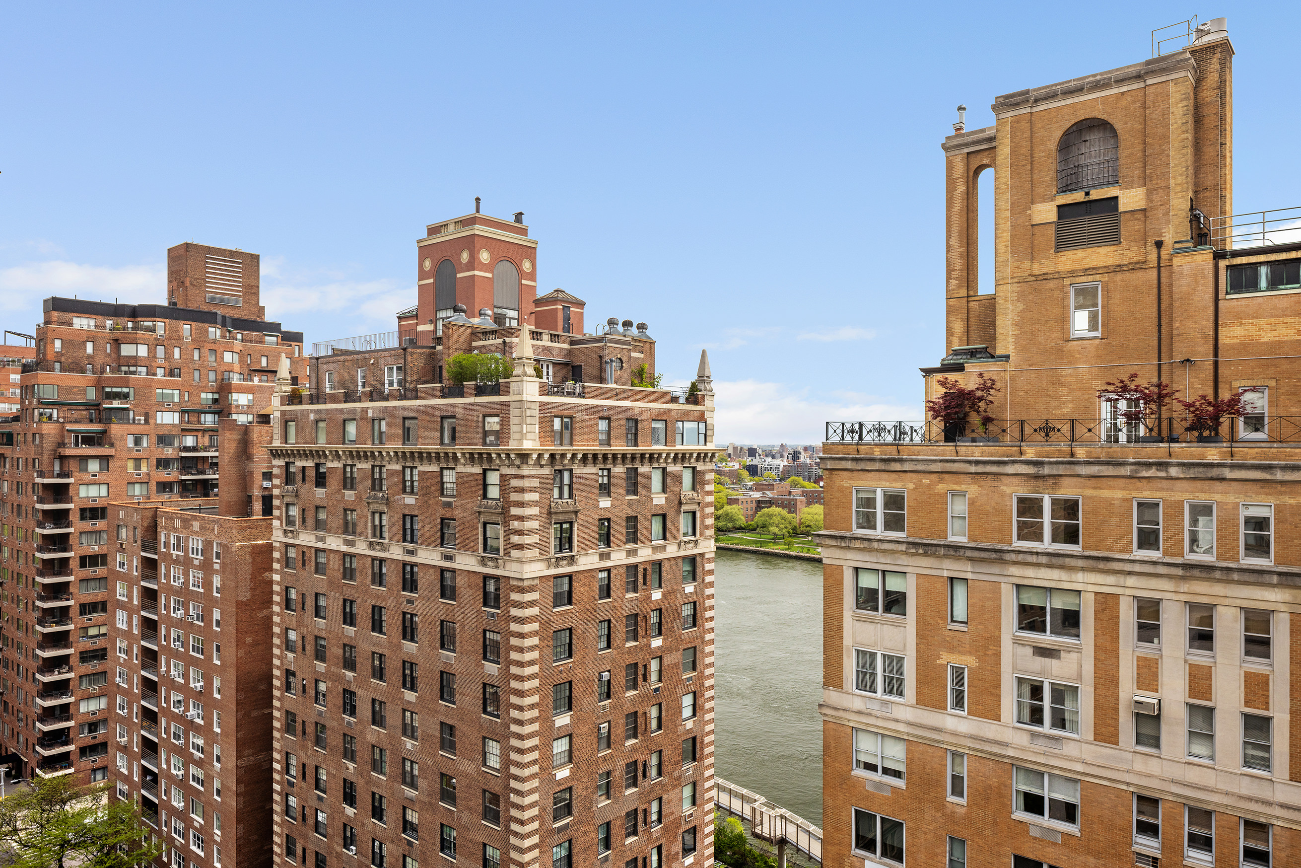 10 East End Avenue, Unit 18D Manhattan, NY 10075 - Photo 13 of 21 a view of a city that has tall building