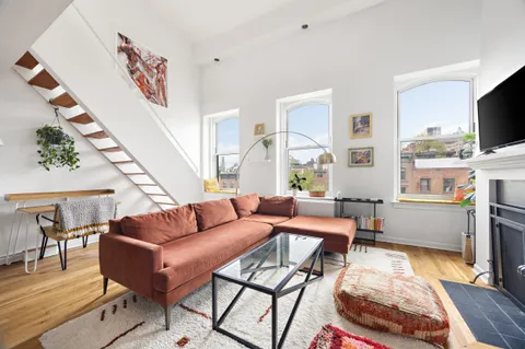 $895,000 | 124 Atlantic Avenue, Unit A4H | Cobble Hill