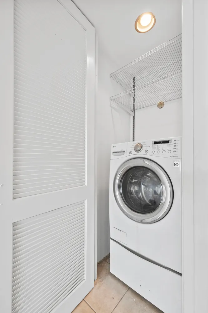 $390,000 | 5143 Bakman Avenue, Unit 406, North Hollywood, CA 91601