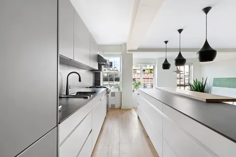 $2,349,000 | 320 West 76th Street, Unit 7DE | Upper West Side