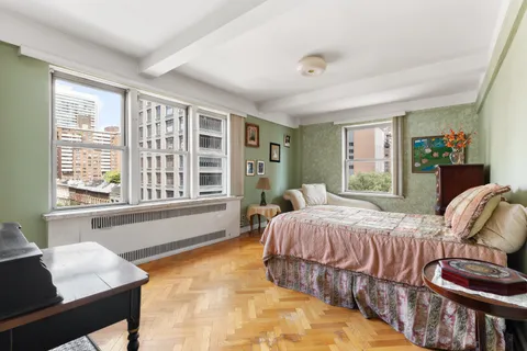 $750,000 | 33 East End Avenue, Unit 9F | Upper East Side
