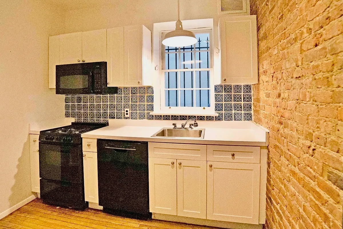 $3,350 | 320 East 91st Street, Unit 1RW | Upper East Side