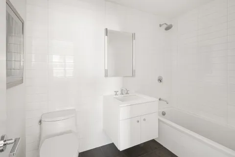 $3,200,000 | 200 East 62nd Street, Unit 27A | Lenox Hill