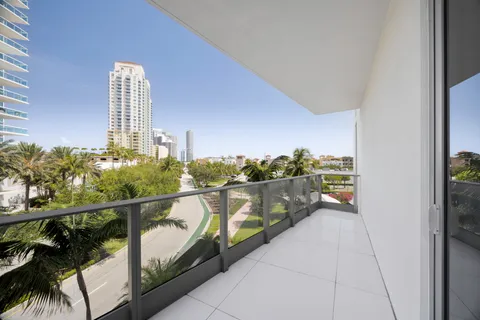 $3,900,000 | 801 South Pointe Drive, Unit 301, Miami Beach, FL 33139