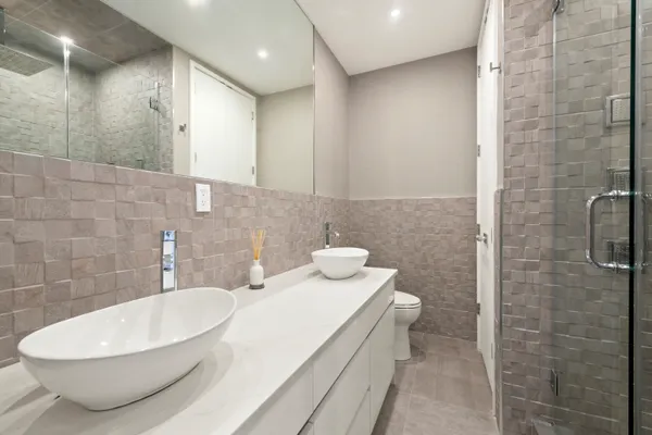 $1,425,000 | 167 East 61st Street, Unit 15D | Lenox Hill