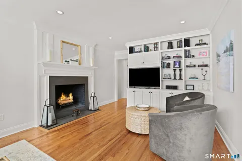 $1,999,000 | 2 Red Rose Circle, Darien, CT 06820