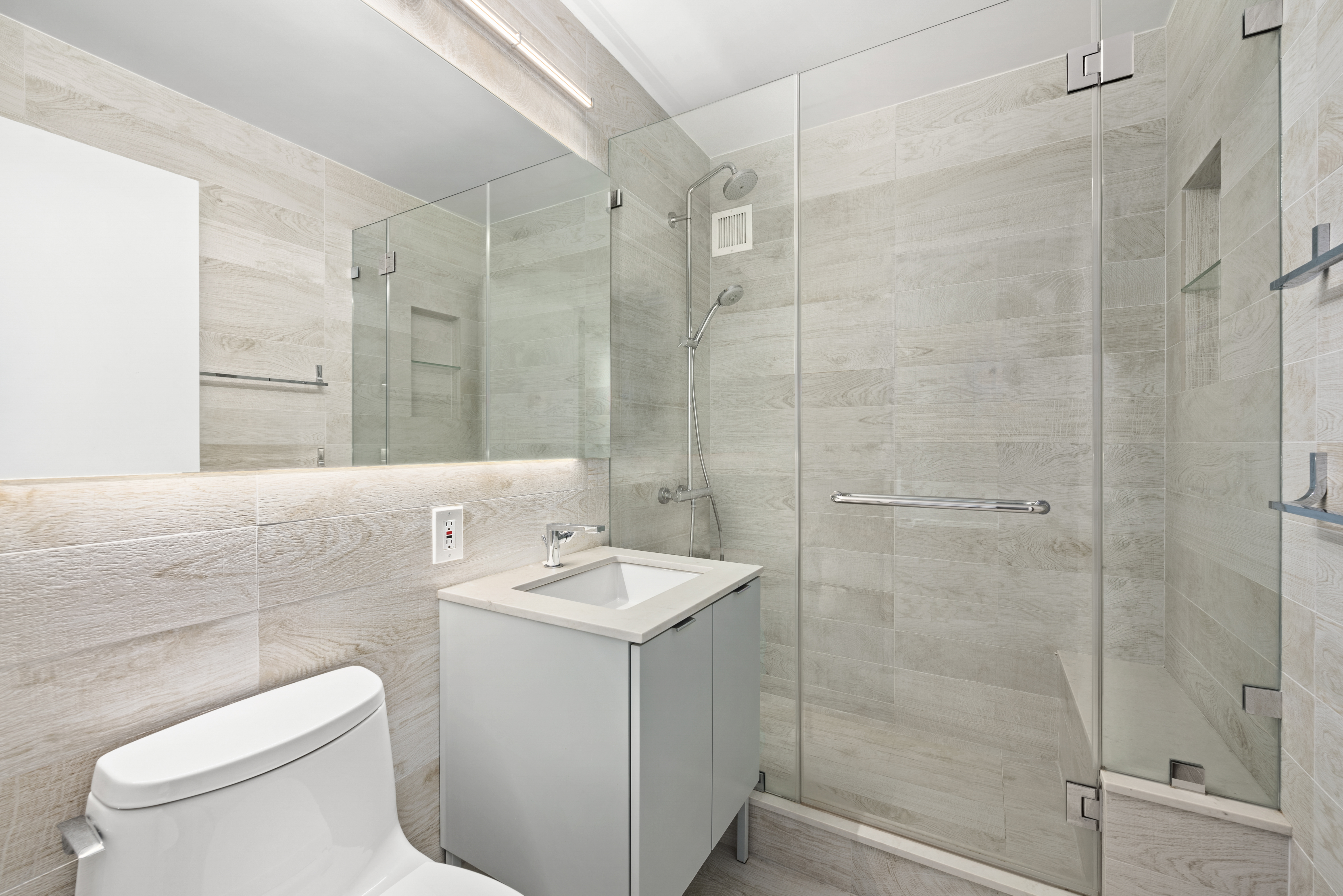 45 West 67th Street, Unit 23C Manhattan, NY 10023 - Photo 10 of 12