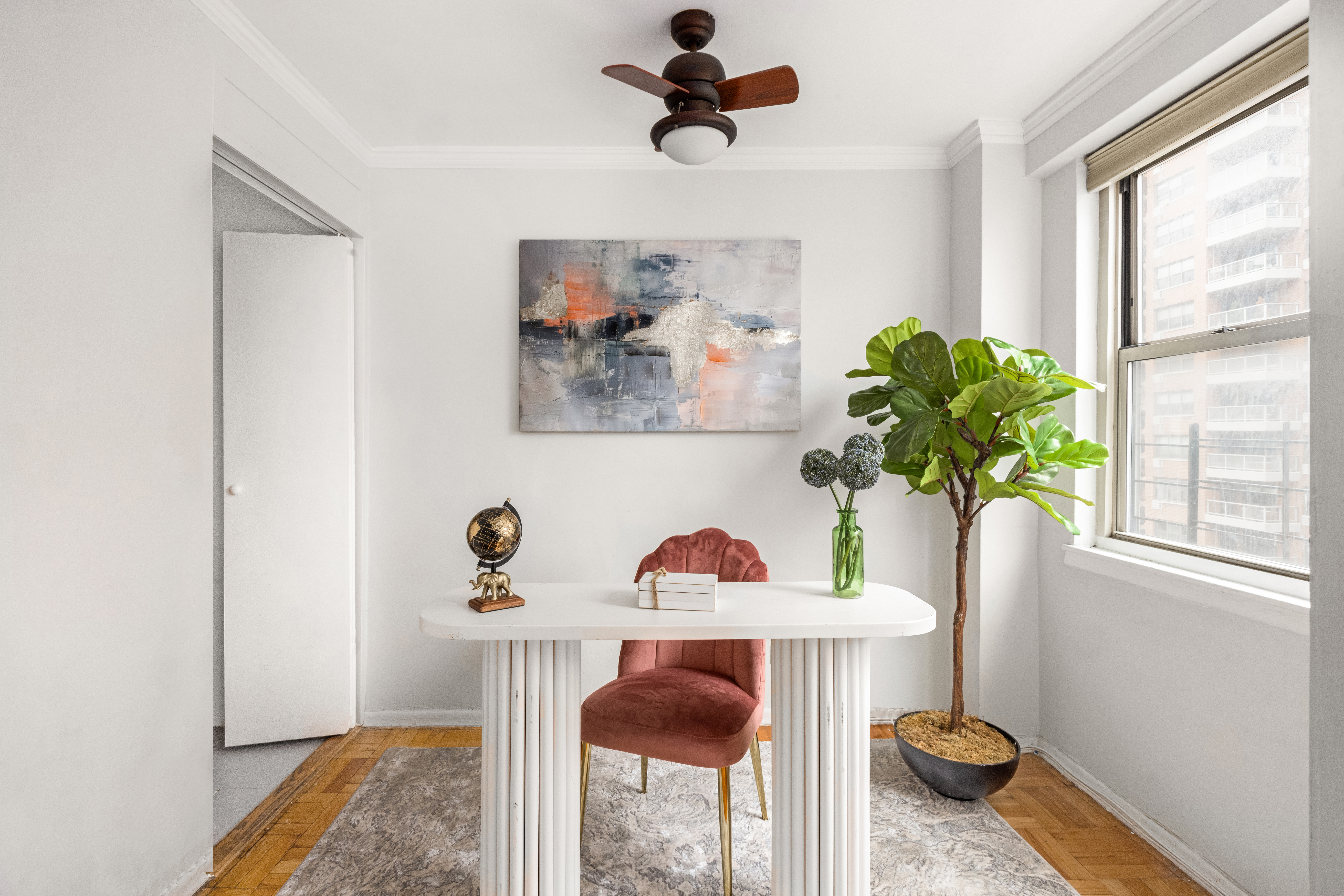 233 East 70th Street, Unit 8T Manhattan, NY 10021 - Photo 5 of 9 Gallery Image 5