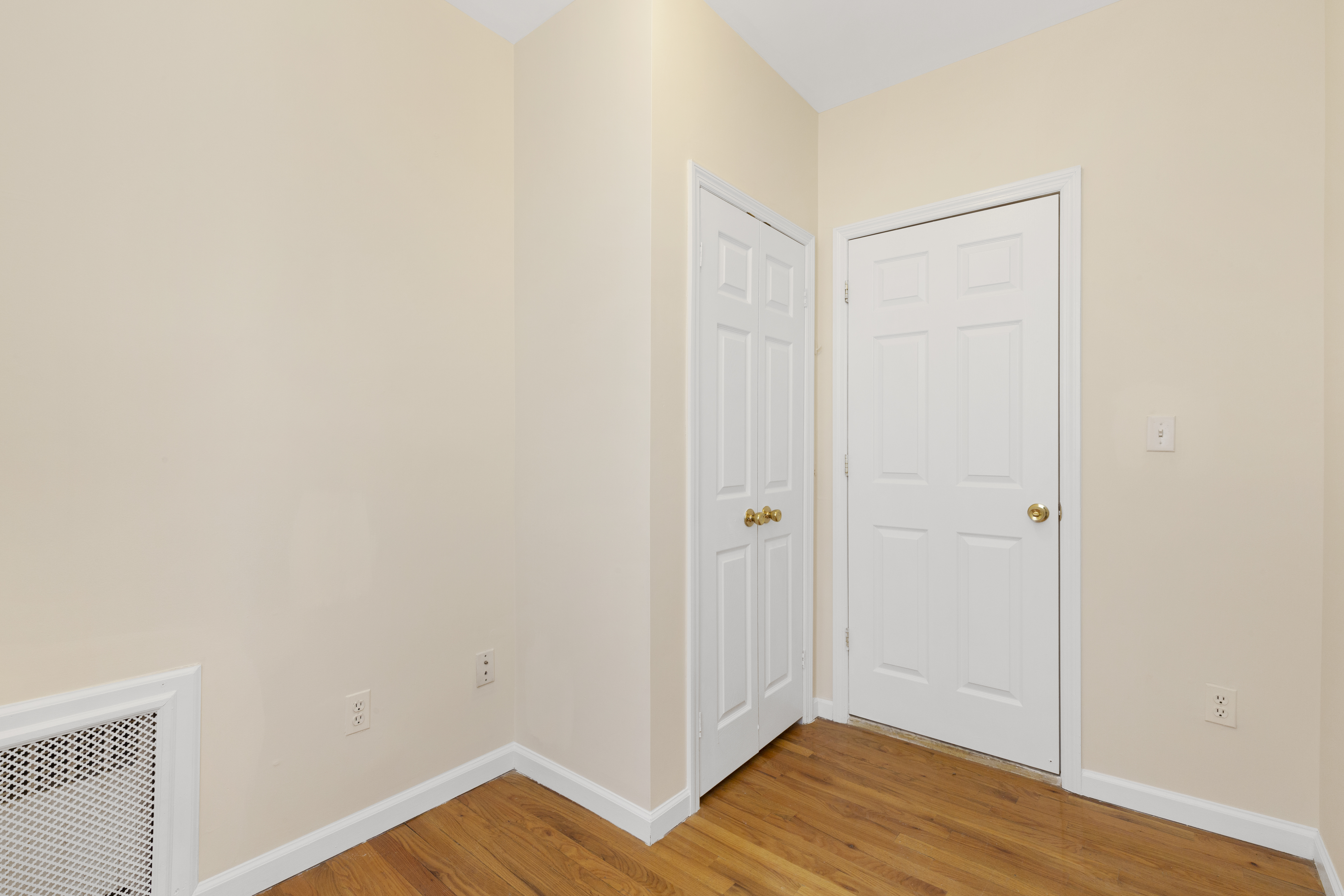 336 East 67th Street, Unit 17 Manhattan, NY 10065 - Photo 7 of 9