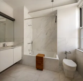 $3,650,000 | 25 East End Avenue, Unit 11E | Upper East Side