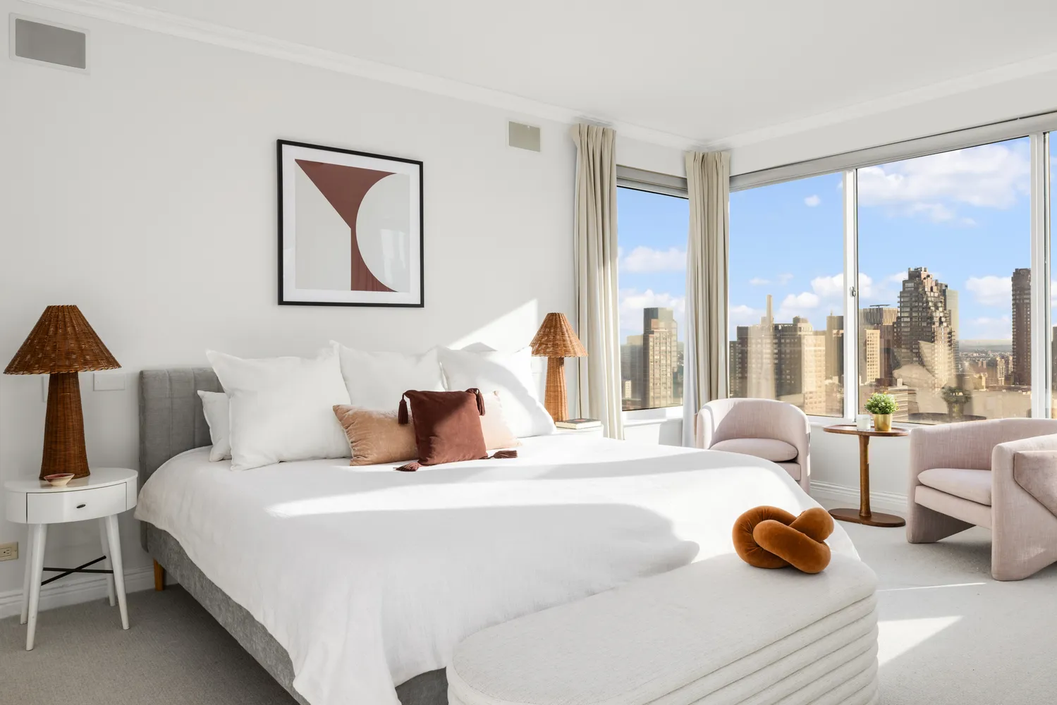 $2,475,000 | 200 East 69th Street, Unit 29B | Lenox Hill