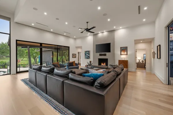 $2,600,000 | 3907 Fox Glen Drive, Irving, TX 75062