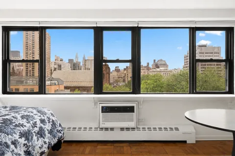 $550,000 | 230 East 15th Street, Unit 9B | Gramercy