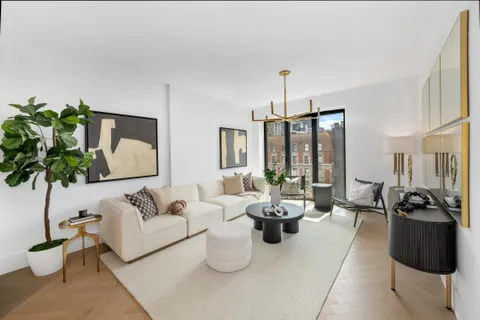 $2,595,000 | 2505 Broadway, Unit 7C | Upper West Side