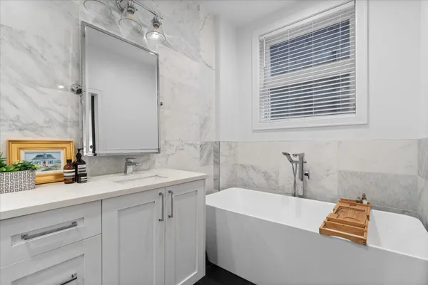 $1,040,000 | 1513 West Walton Street, Unit 1, Chicago, IL 60642