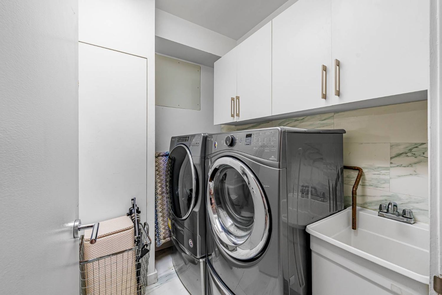 a utility room with sink dryer and washer