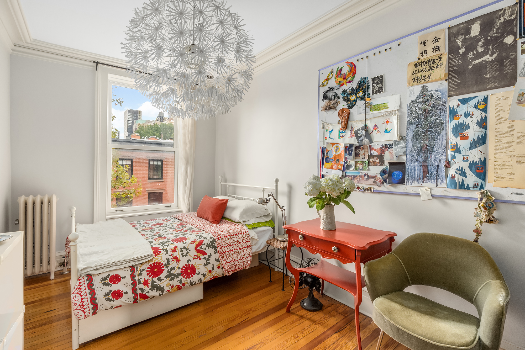 128 State Street, Unit 2 Brooklyn, NY 11201 - Photo 14 of 15 a bedroom with a bed and a chandelier