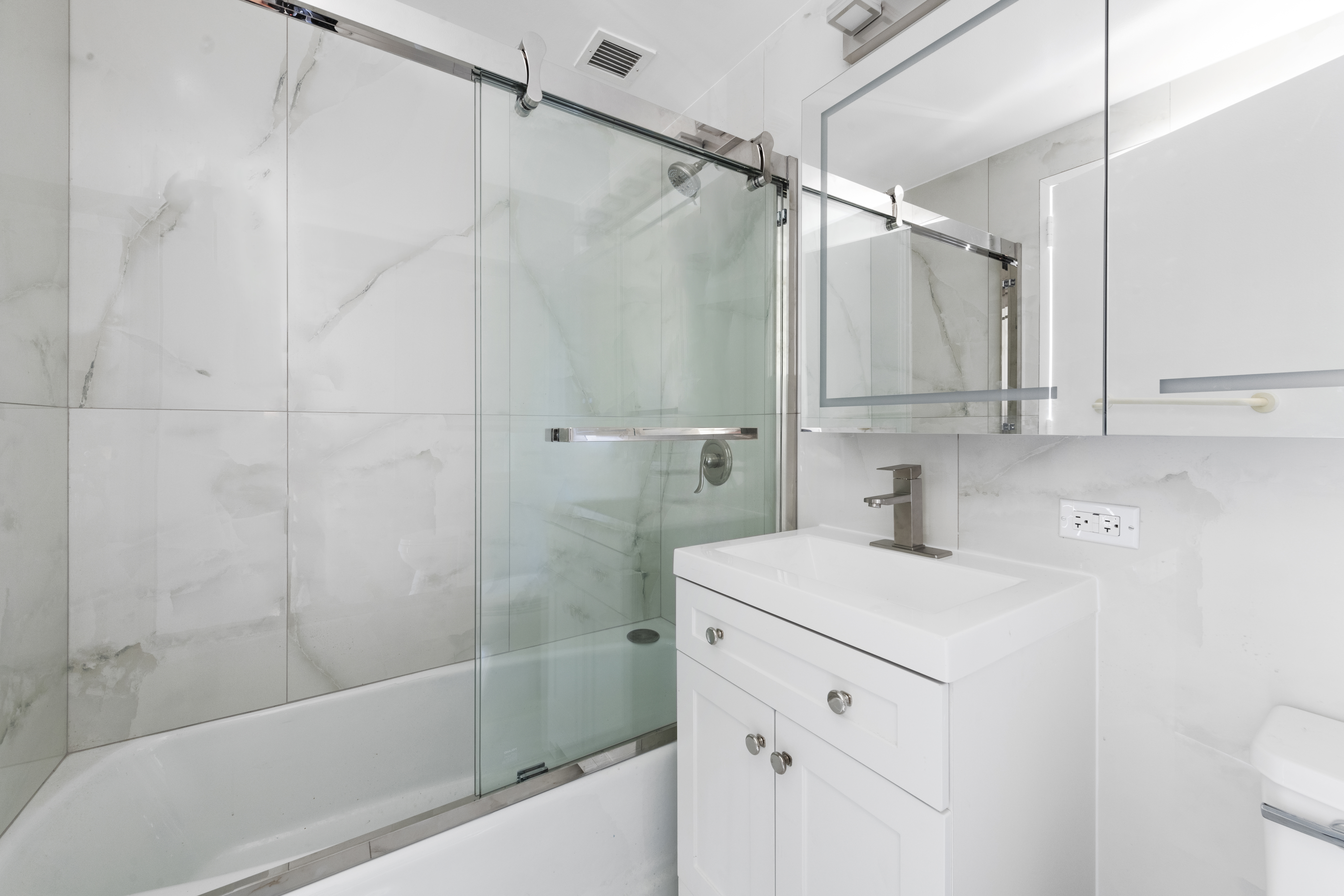 201 West 72nd Street, Unit 18B Manhattan, NY 10023 - Photo 9 of 13