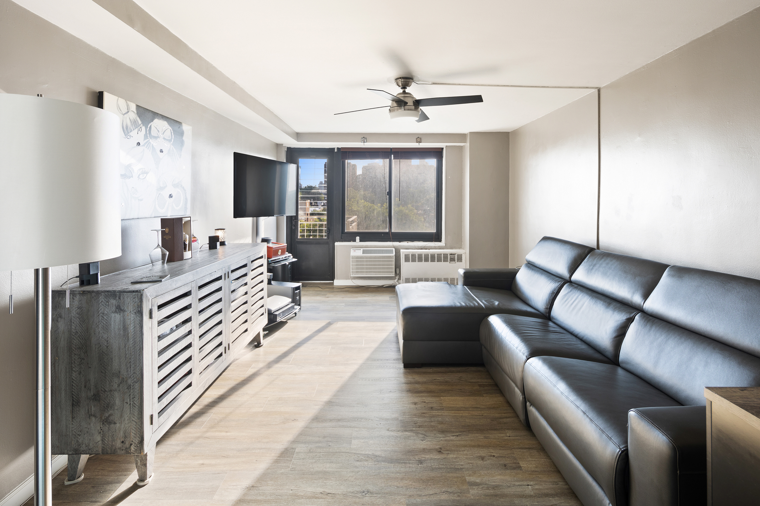 185 Hall Street, Unit 708 Brooklyn, NY 11205 - Photo 2 of 5 Gallery Image 2