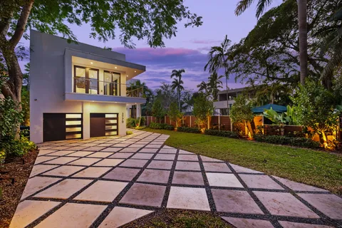 $4,950,000 | 3770 Kumquat Avenue, Miami, FL 33133