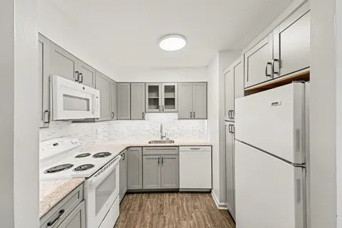 $249,000 | 6141 Edsall Road, Unit L, Alexandria, VA 22304