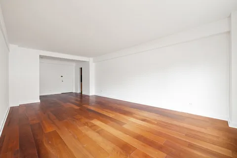 $1,175,000 | 11 5th Avenue, Unit 7S | Greenwich Village